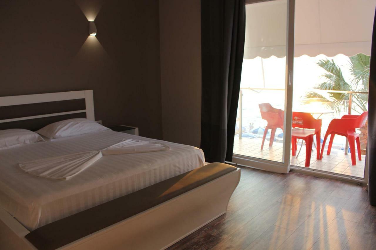 Palmanova Beach Mardok Vlore Bagian luar foto