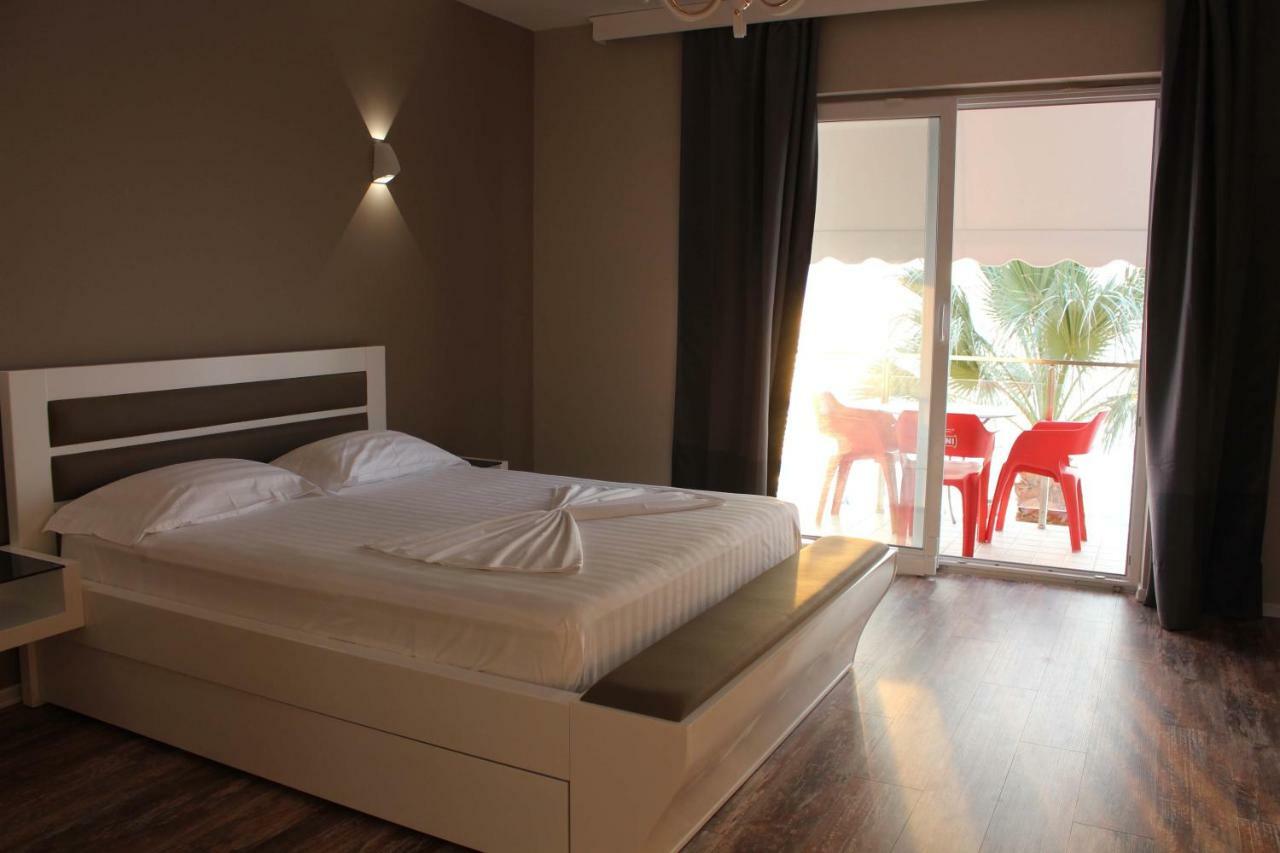 Palmanova Beach Mardok Vlore Bagian luar foto